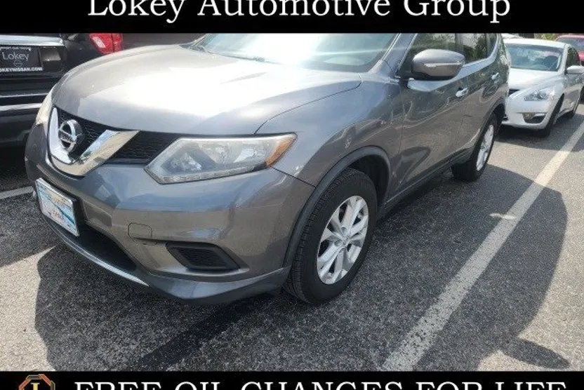 2015 Nissan Rogue SV photo 1