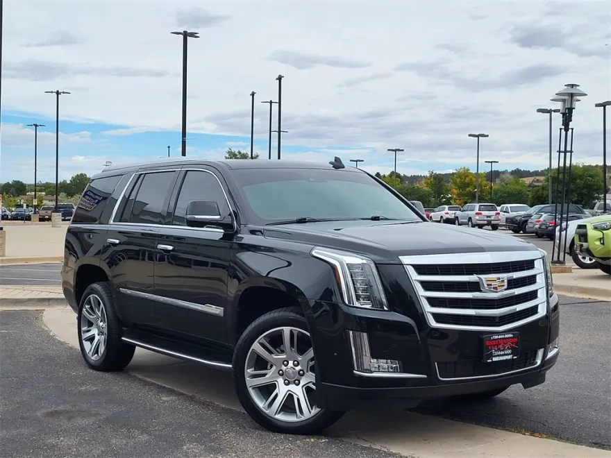 2017 Cadillac Escalade Luxury photo 1