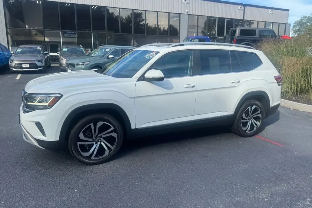 2022 Volkswagen Atlas SEL photo 1