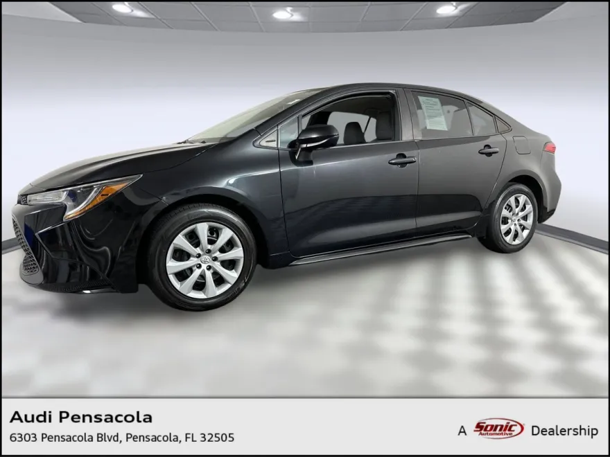 2021 Toyota Corolla LE photo 1