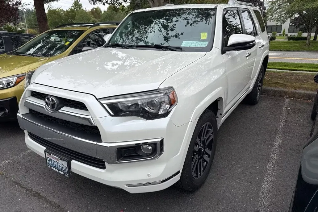 2018 Toyota 4Runner SR5 photo 1