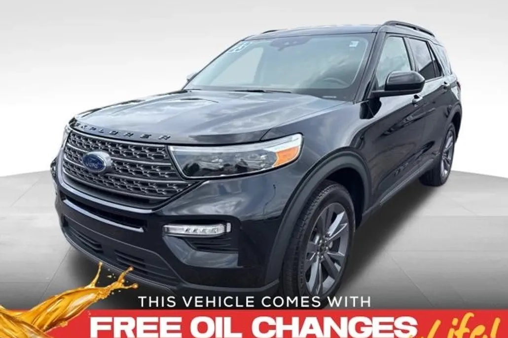 2023 Ford Explorer XLT photo 1
