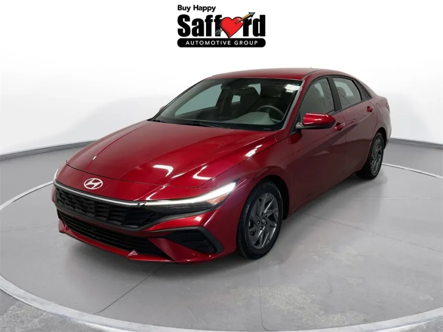 2024 Hyundai Elantra SEL photo 1