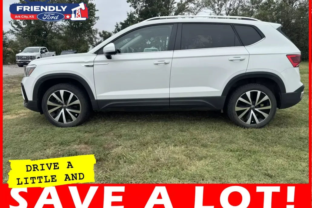 2023 Volkswagen Taos SE photo 1