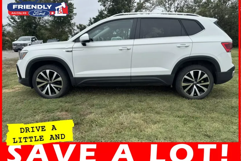2023 Volkswagen Taos SE photo 1