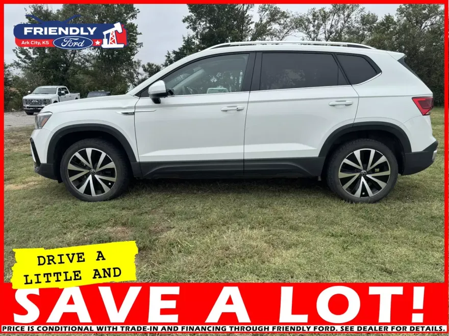 2023 Volkswagen Taos SE photo 1
