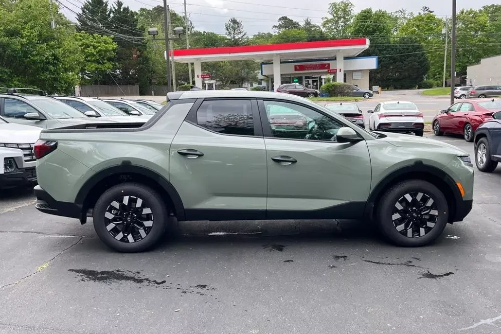 2025 Hyundai Santa Cruz SE photo 1
