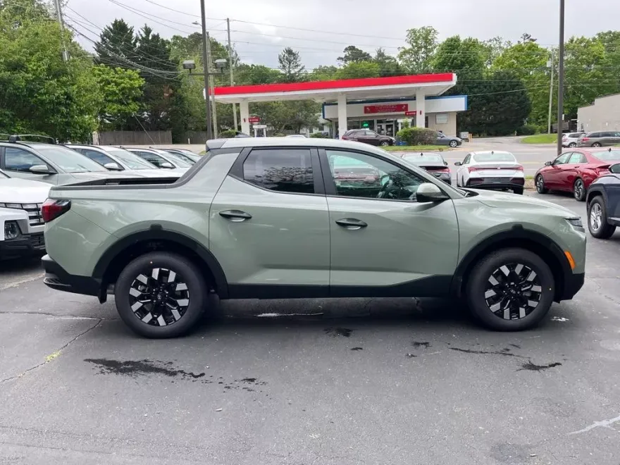 2025 Hyundai Santa Cruz SE photo 1