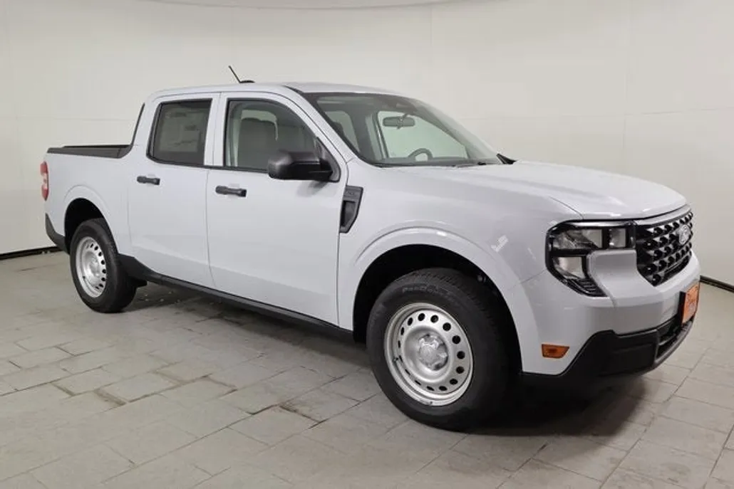 2025 Ford Maverick XL photo 1