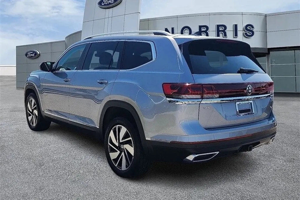 2024 Volkswagen Atlas SEL photo 1