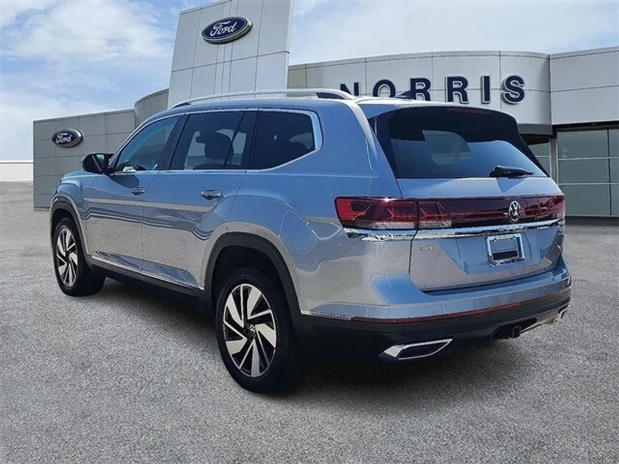 2024 Volkswagen Atlas SEL photo 1