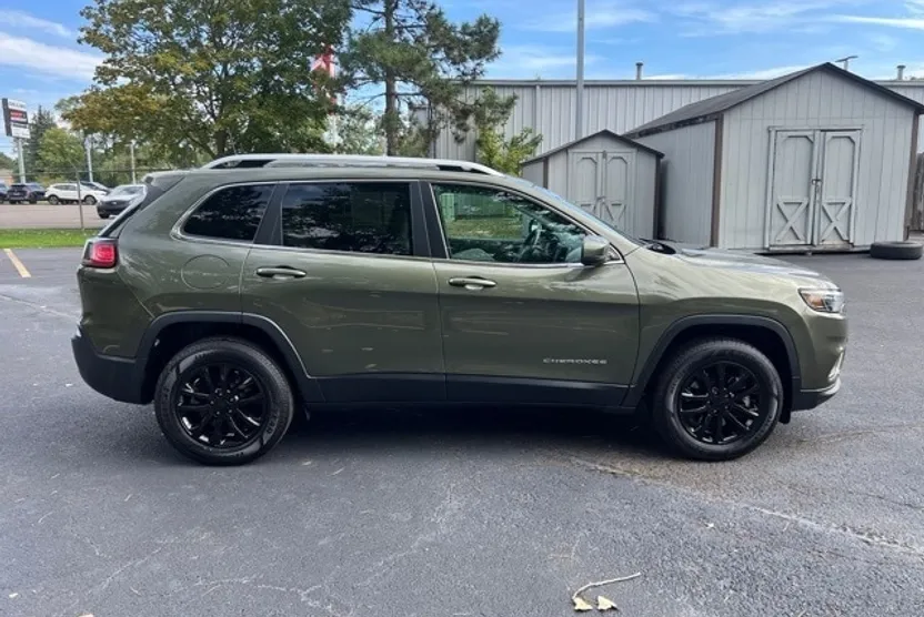 2021 Jeep Cherokee Latitude Lux photo 1