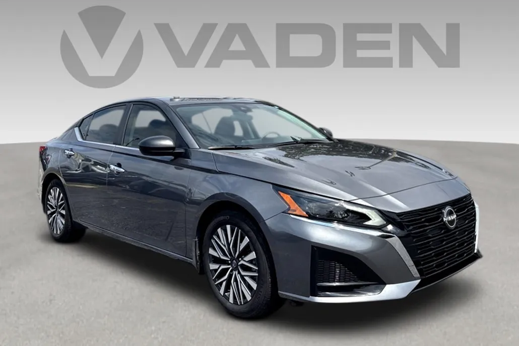 2024 Nissan Altima 2.5 SV photo 1