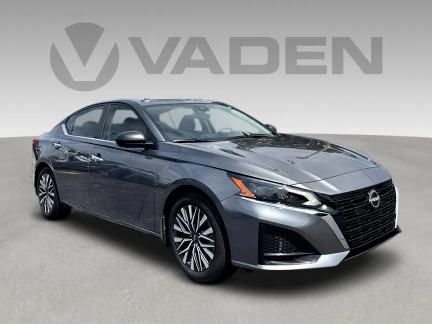 2024 Nissan Altima 2.5 SV photo 1
