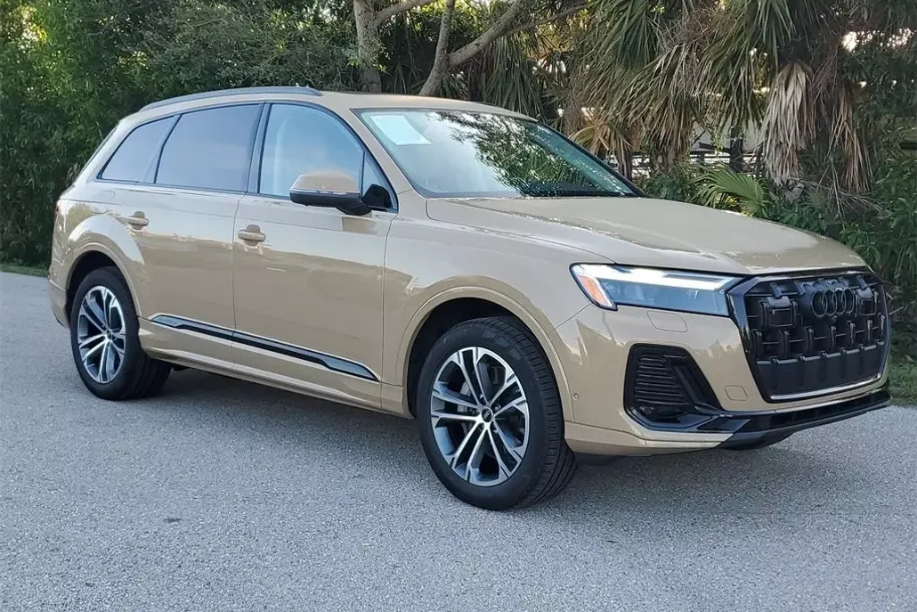 2025 Audi Q7 45 Premium Plus photo 1