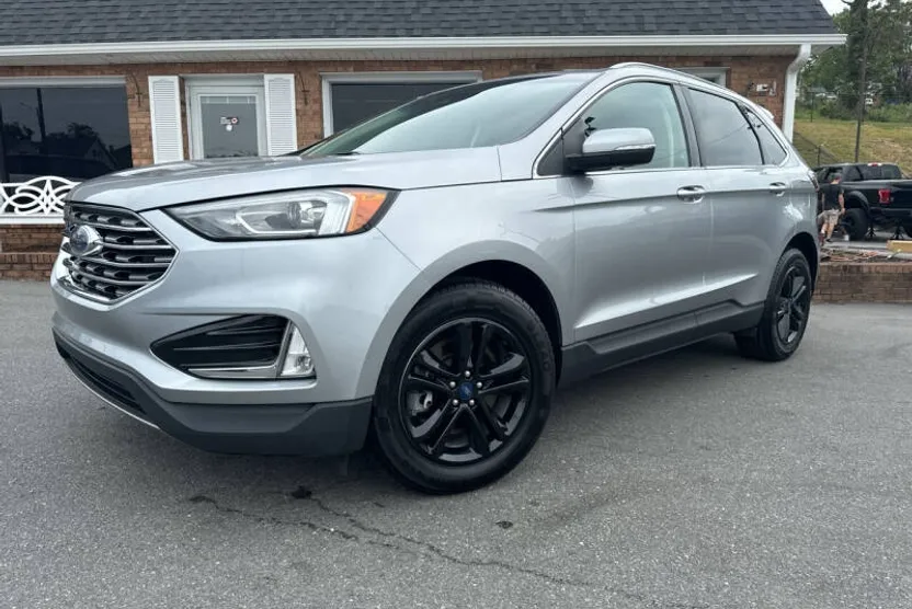 2020 Ford Edge SEL photo 1