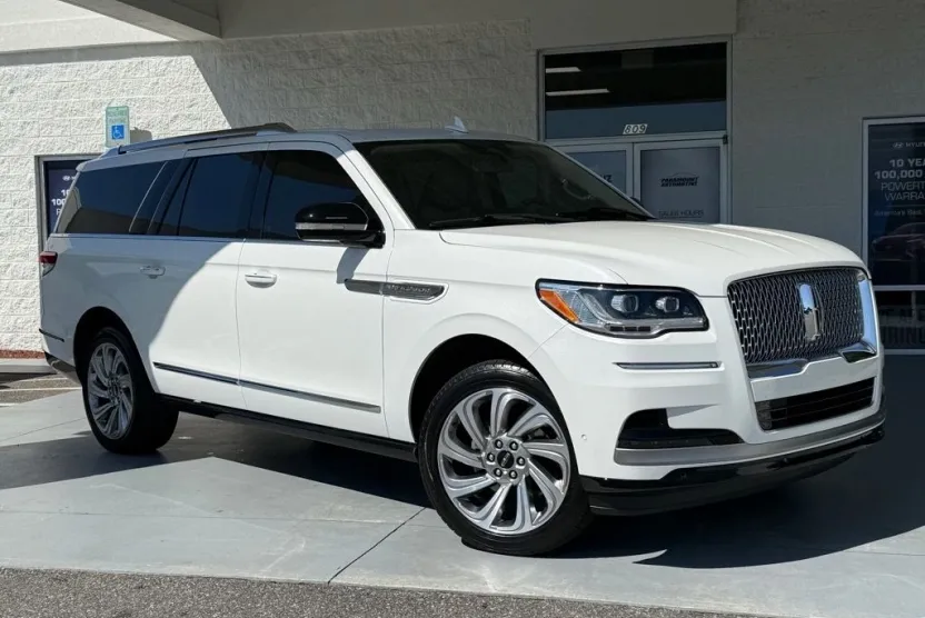 2024 Lincoln Navigator L Reserve photo 1