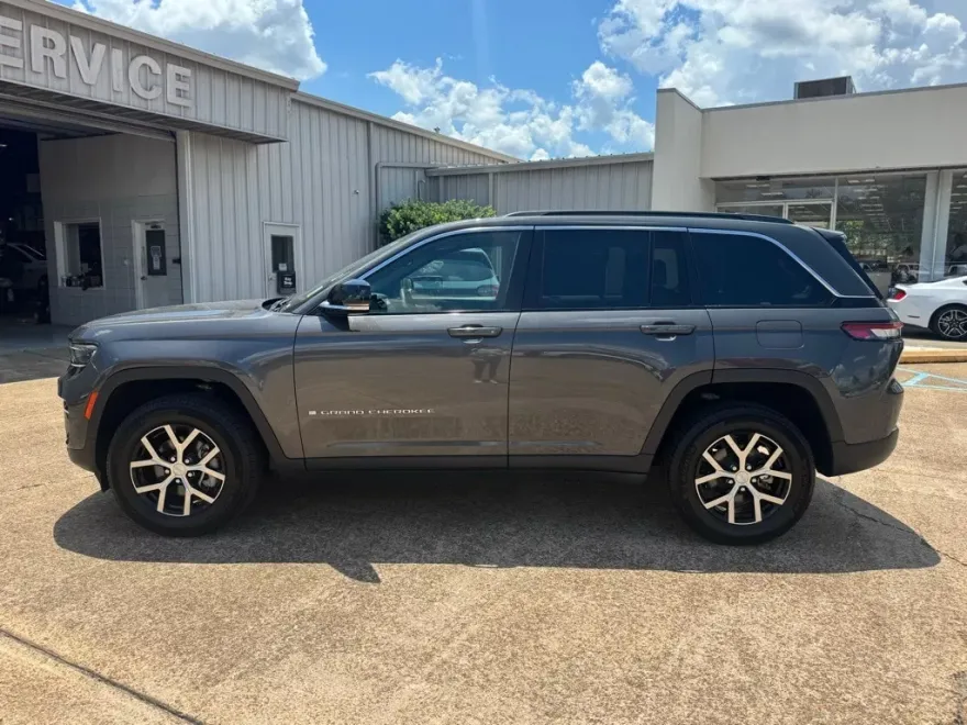 2024 Jeep Grand Cherokee Limited photo 1