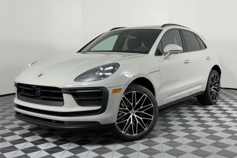 2026 Porsche Macan T photo 1