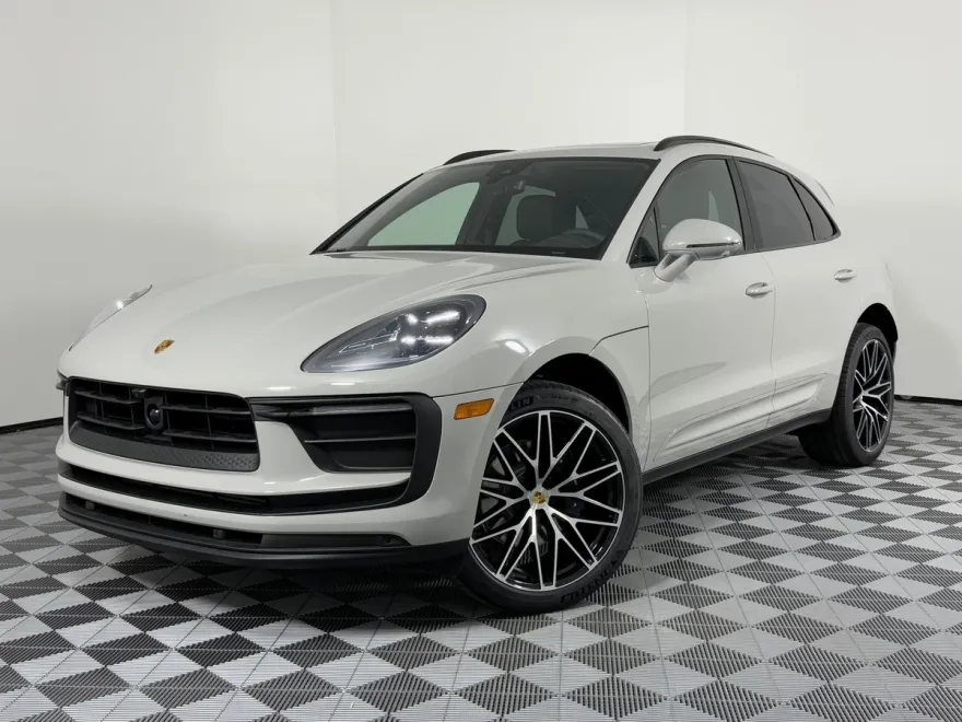 2026 Porsche Macan T photo 1