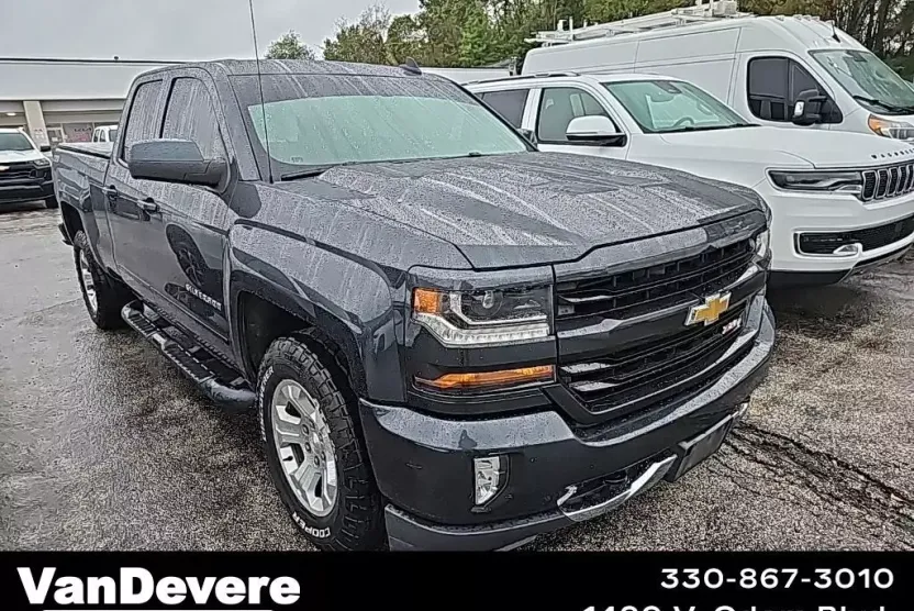 2018 Chevrolet Silverado 1500 LT photo 1
