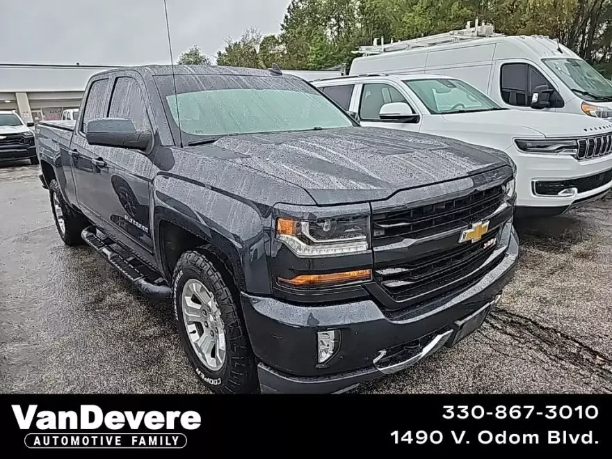 2018 Chevrolet Silverado 1500 LT photo 1