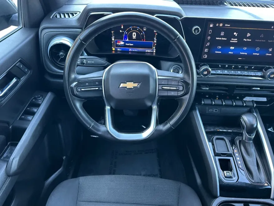 2023 Chevrolet Colorado LT photo 17