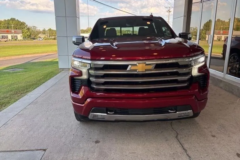 2022 Chevrolet Silverado 1500 High Country photo 1