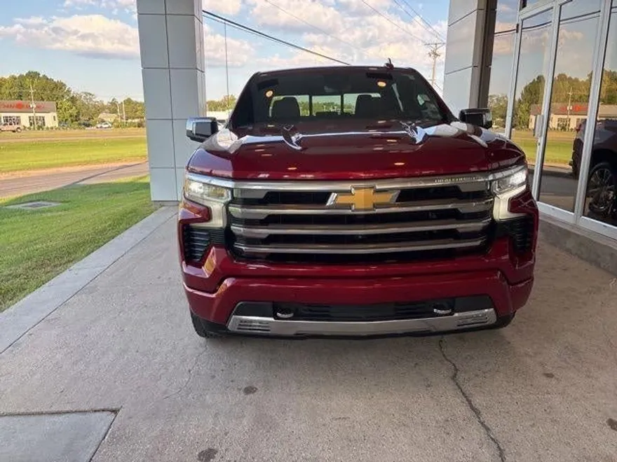 2022 Chevrolet Silverado 1500 High Country photo 1