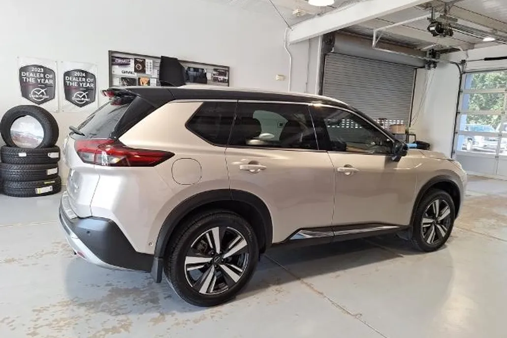 2023 Nissan Rogue Platinum photo 1