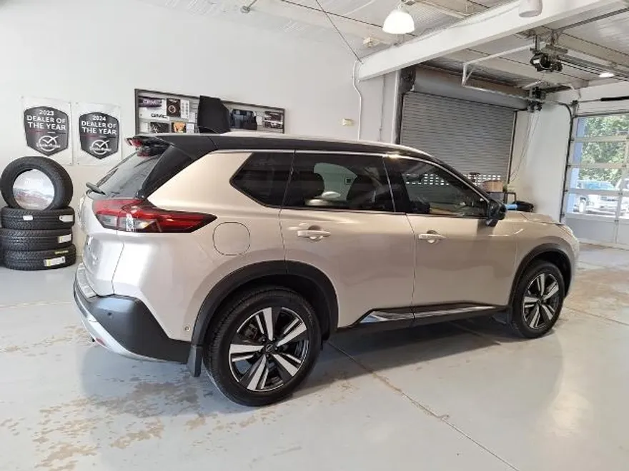 2023 Nissan Rogue Platinum photo 1