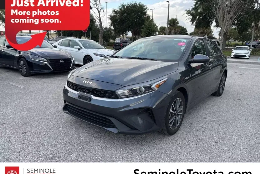 2024 Kia Forte LXS photo 1