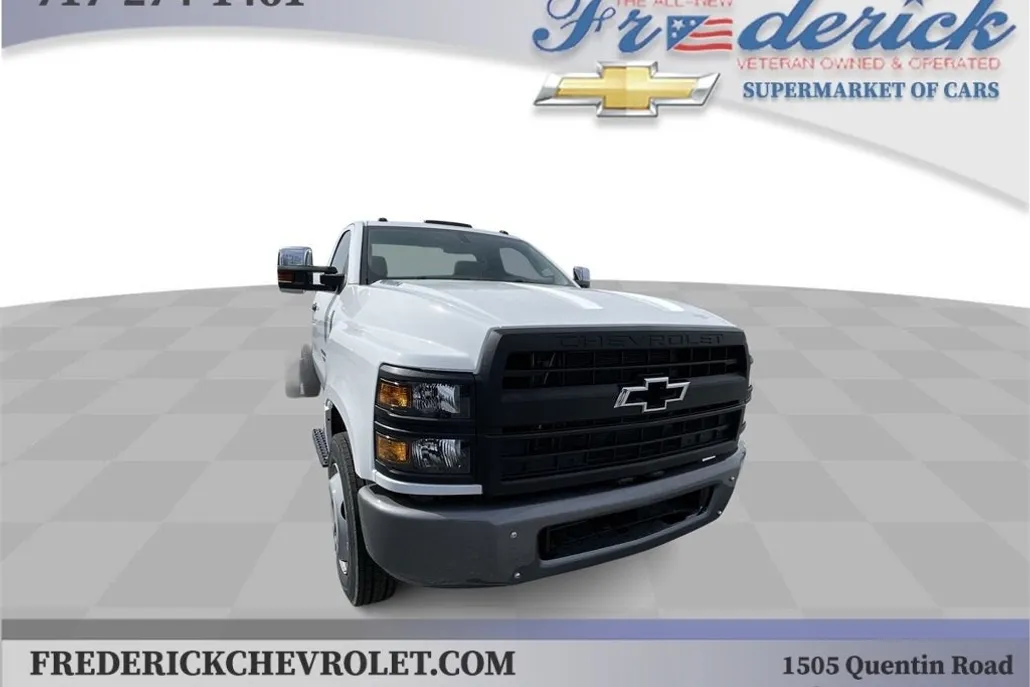 2023 Chevrolet Silverado 5500HD Work Truck photo 1