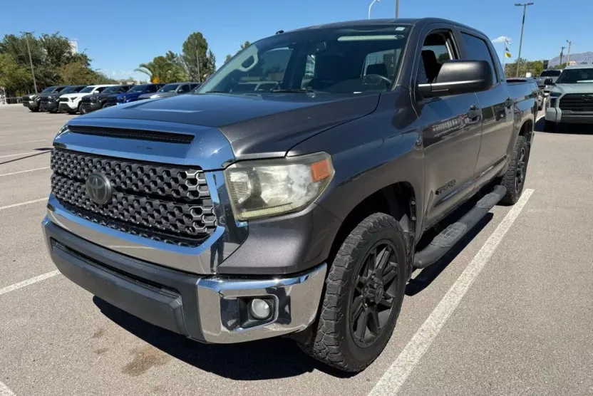 2018 Toyota Tundra SR5 photo 1