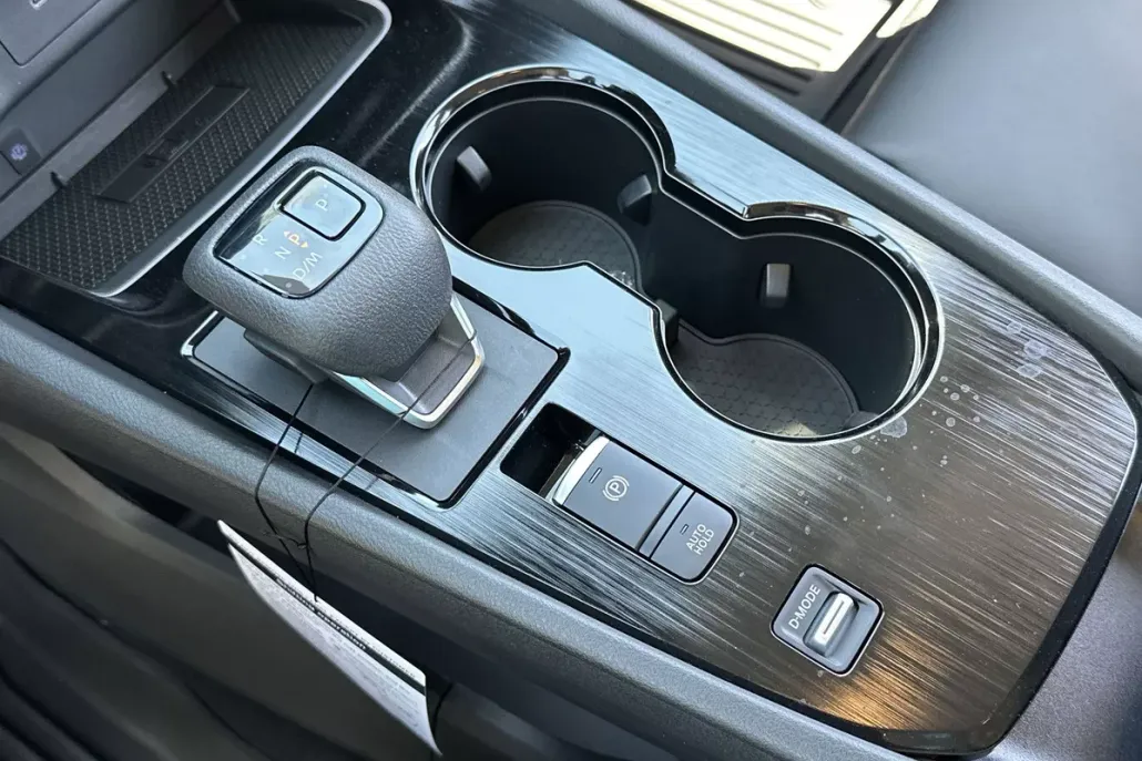 2025 Nissan Rogue SL photo 1
