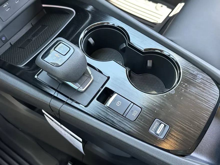 2025 Nissan Rogue SL photo 1