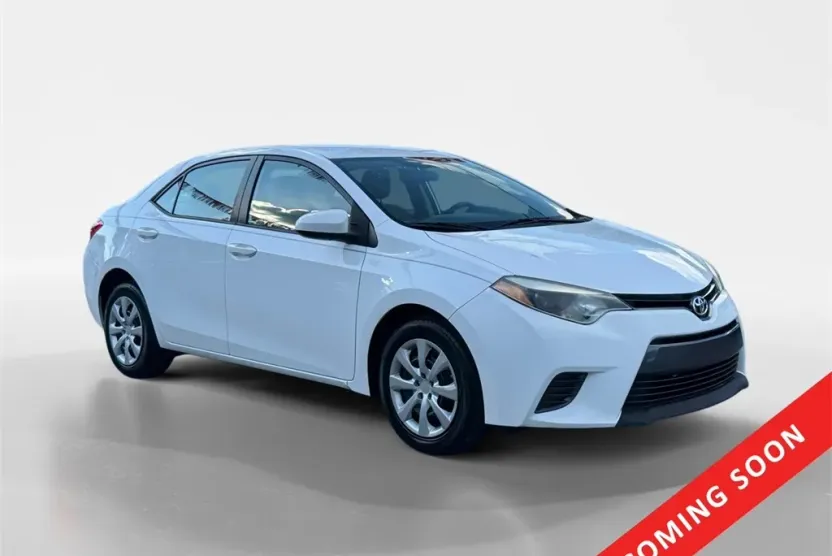 2015 Toyota Corolla LE photo 1
