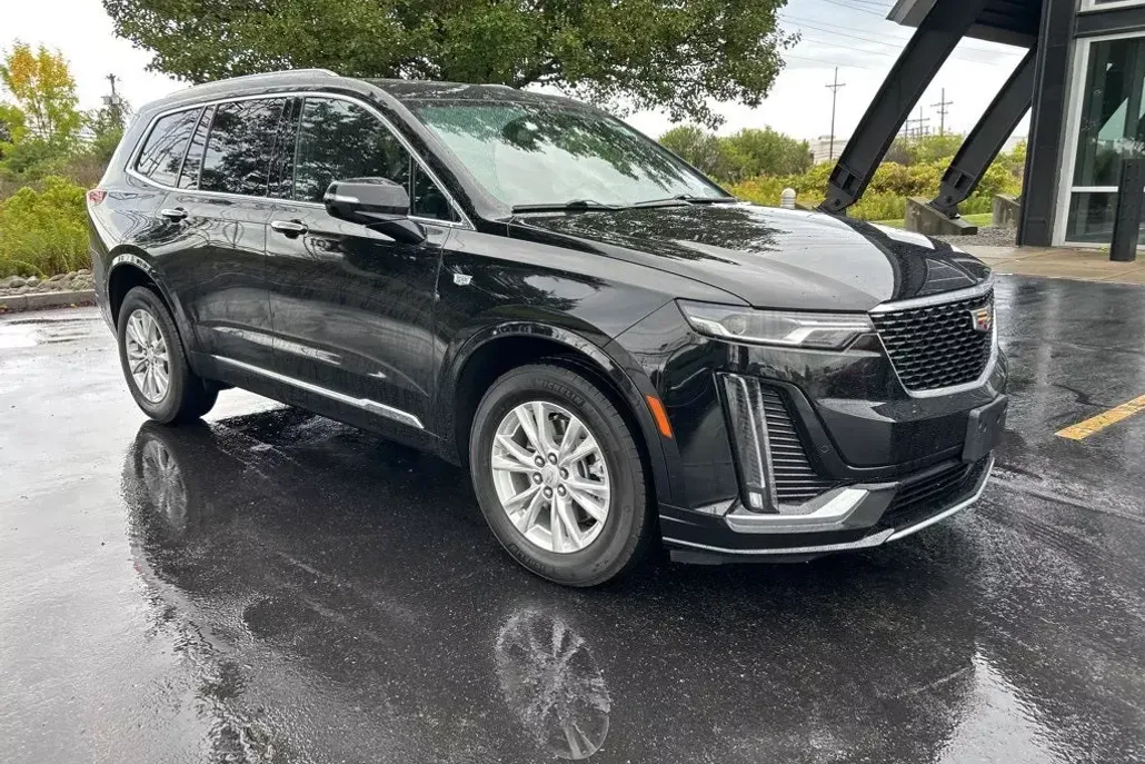 2022 Cadillac XT6 Luxury photo 1