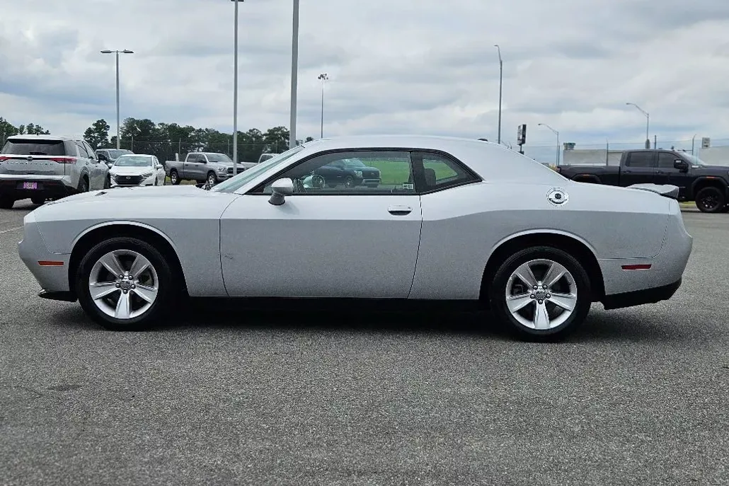 2023 Dodge Challenger SXT photo 1