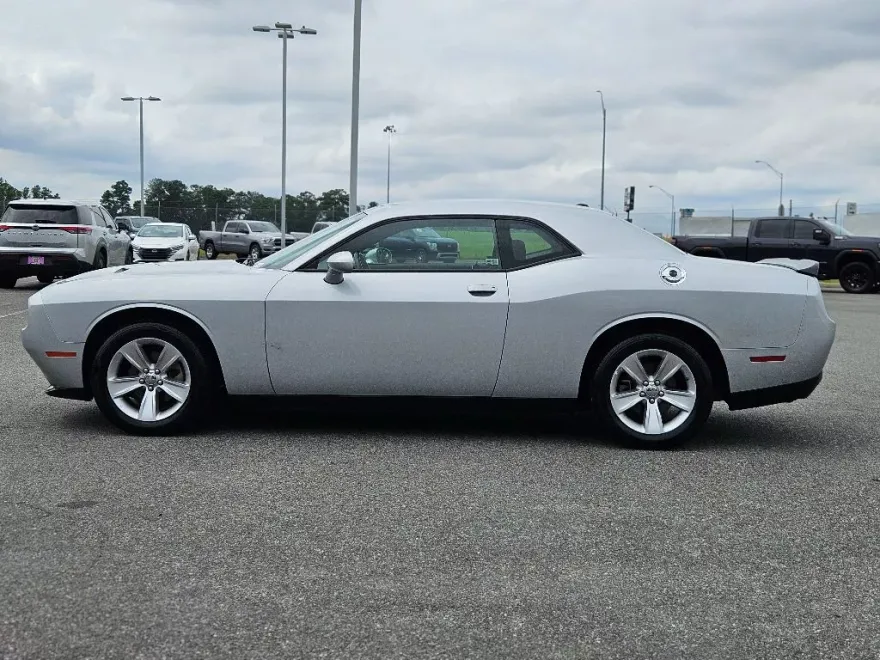 2023 Dodge Challenger SXT photo 1