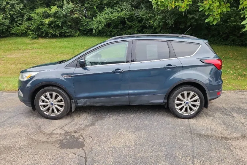 2019 Ford Escape SEL photo 1