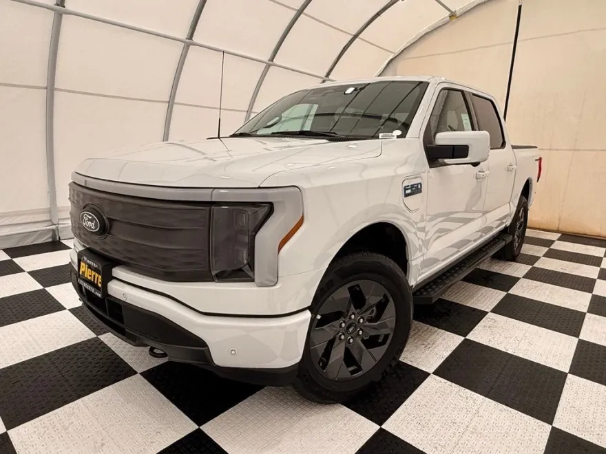 2025 Ford F-150 Lightning Lariat photo 1