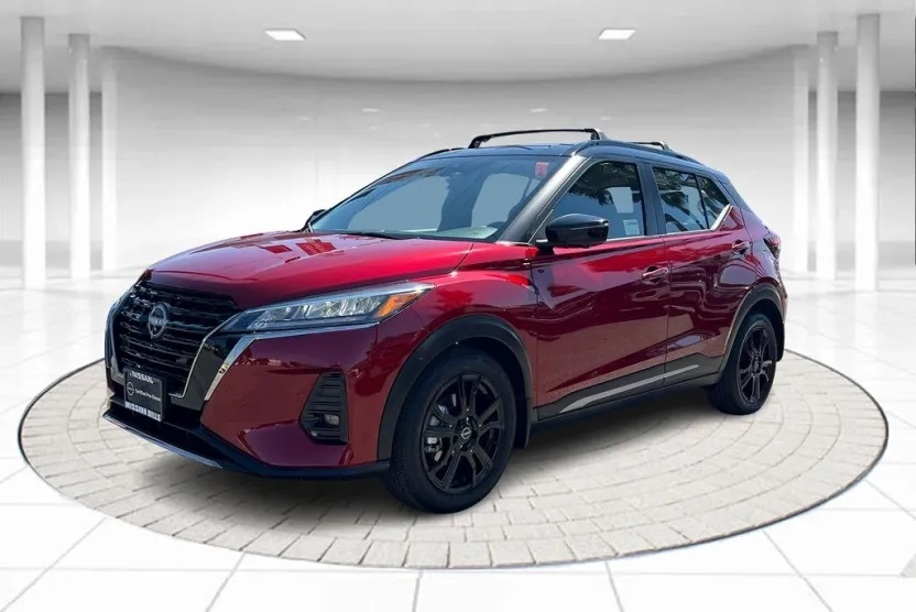 2023 Nissan Kicks SR photo 1