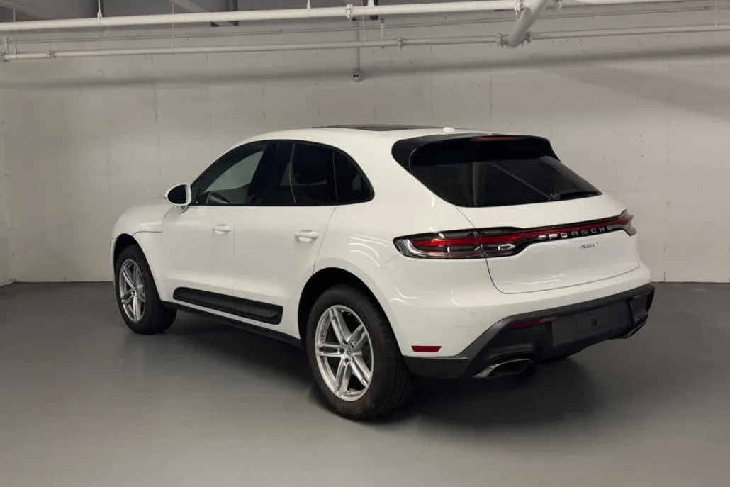 2025 Porsche Macan T photo 1
