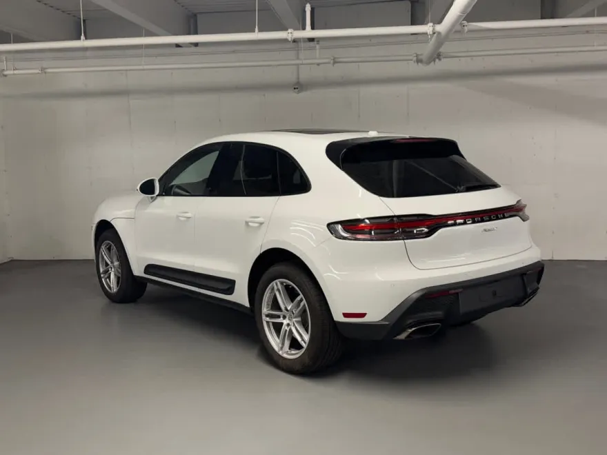 2025 Porsche Macan T photo 1