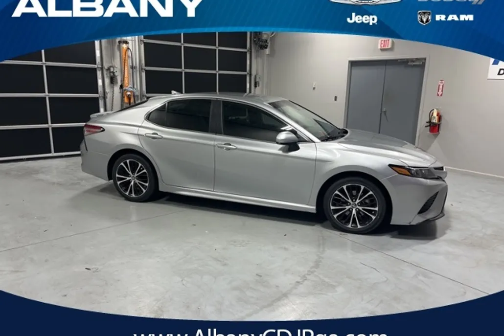 2019 Toyota Camry L photo 1