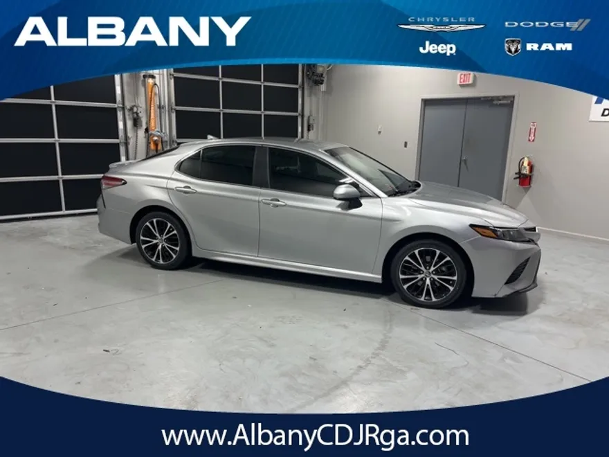 2019 Toyota Camry L photo 1