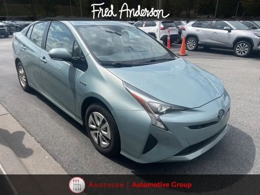 2018 Toyota Prius Four photo 1