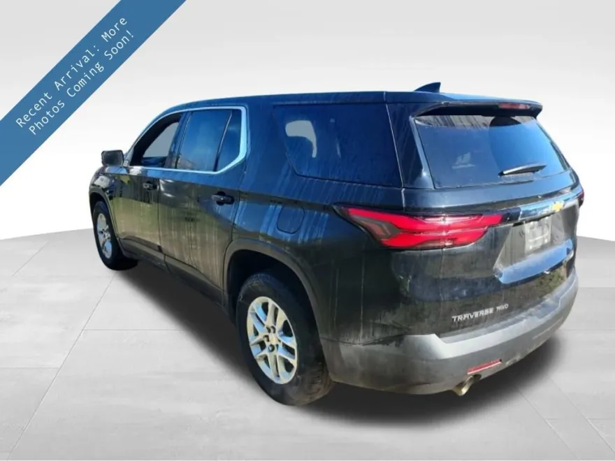 2023 Chevrolet Traverse LS photo 1