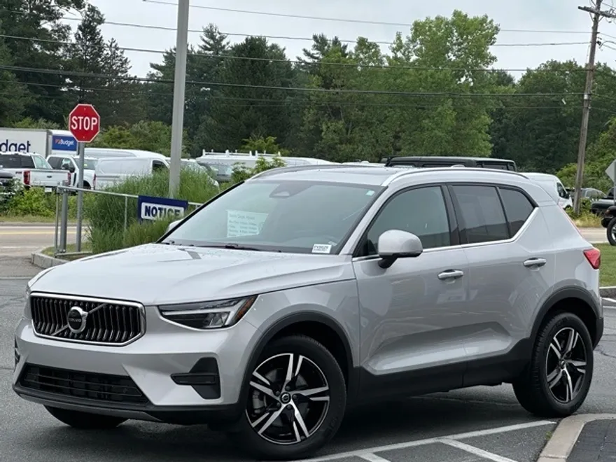 2025 Volvo XC40 Core photo 1